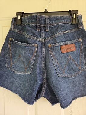 Wrangler Retro High-Waisted  Cutoff Denim Shorts - Dark Blue